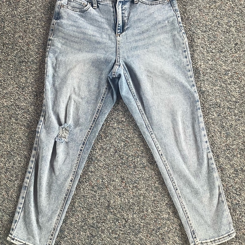 Time and Tru Light Blue Cropped Jeans